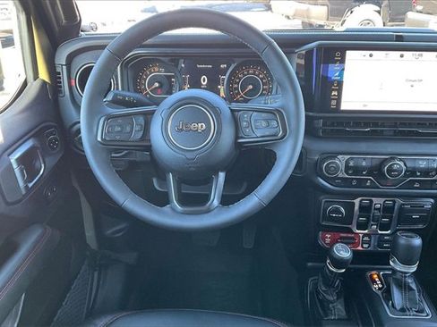 Used 2025 Jeep Gladiator Rubicon w/ Convenience Group image 5