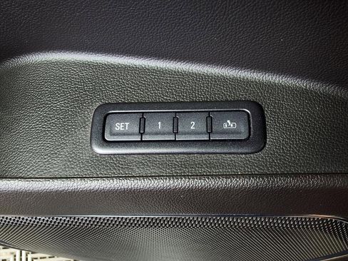 Used 2018 GMC Yukon Denali image 18