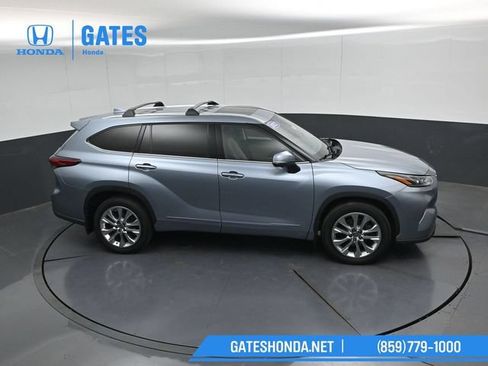 Used 2023 Toyota Highlander Limited AWD/4WD image 50