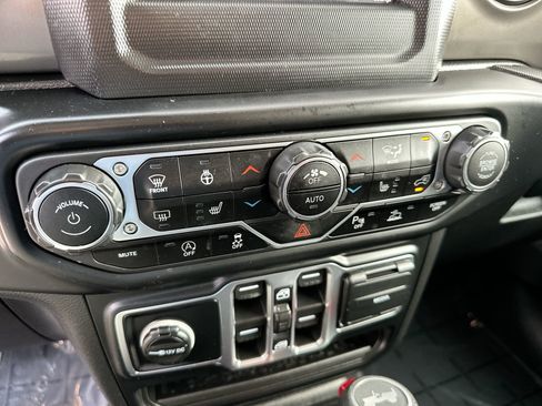 Used 2021 Jeep Wrangler Unlimited Sport image 18