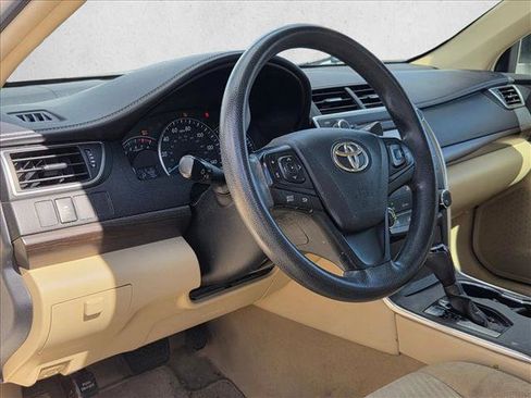 Used 2015 Toyota Camry LE image 9