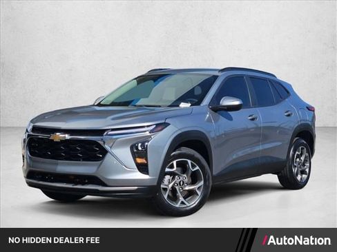 Used 2025 Chevrolet Trax LT FWD image 1