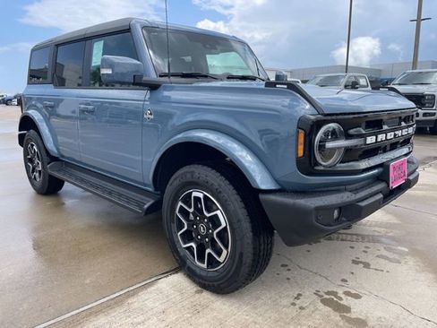 New 2025 Ford Bronco Outer Banks image 2