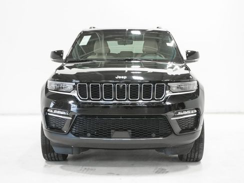 Certified 2024 Jeep Grand Cherokee Limited w/ Luxury Tech Group II image 3