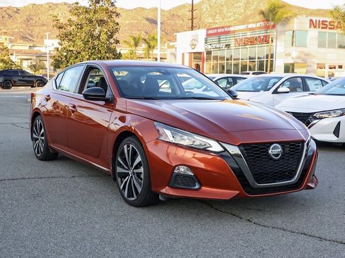 Used 2022 Nissan Altima 2.5 SR image 2