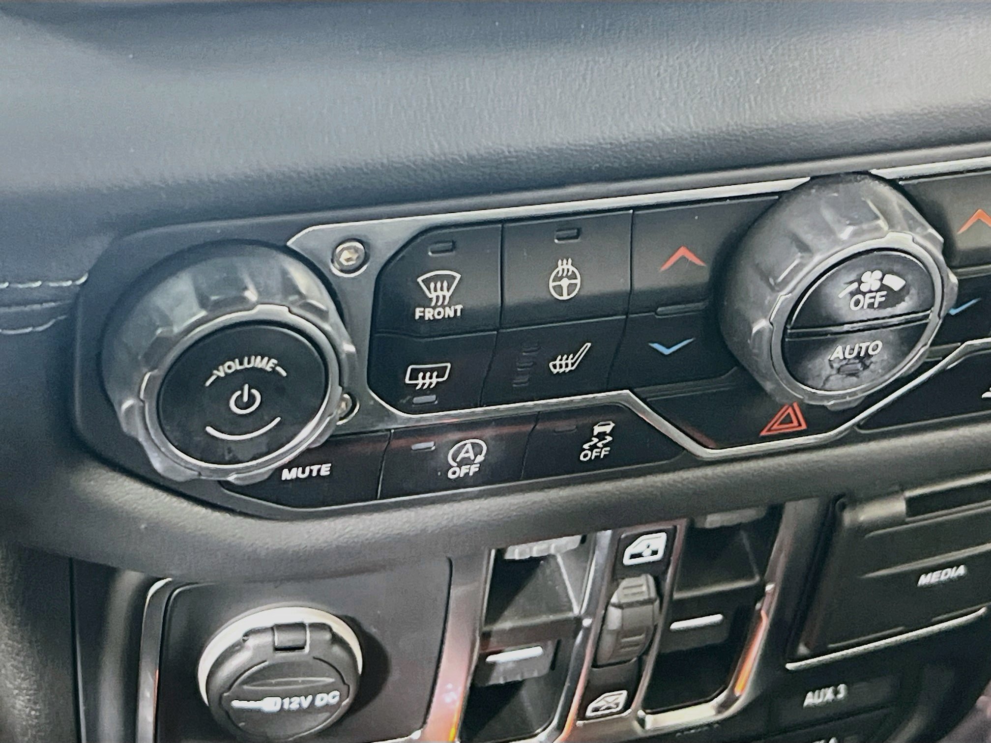 Used 2024 Jeep Gladiator Sport w/ Premium Package AWD/4WD image 19
