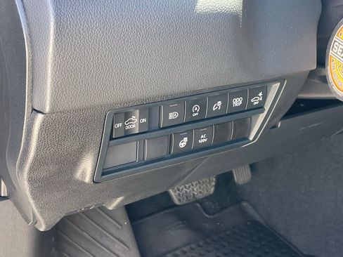 Used 2025 Toyota Tundra Limited AWD/4WD image 7