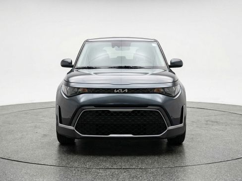 Used 2025 Kia Soul LX w/ LX Technology Package image 2