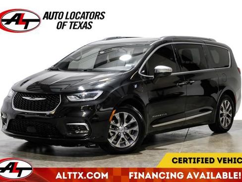 Used 2022 Chrysler Pacifica Pinnacle image 1