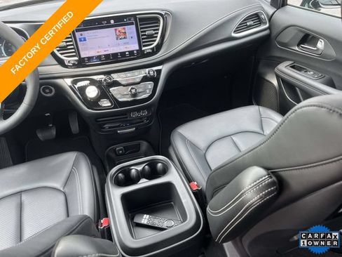 Used 2025 Chrysler Pacifica Select w/ Uconnect Theater Family Group FWD image 53