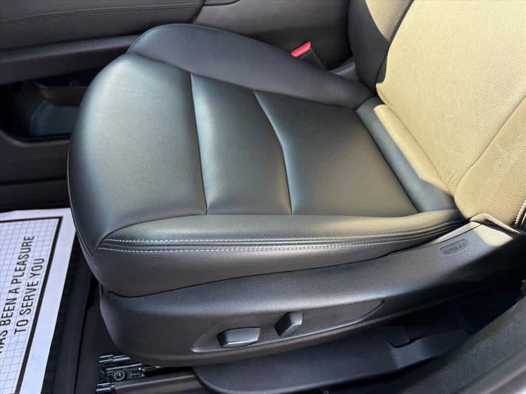Used 2025 Cadillac XT6 Luxury FWD image 21