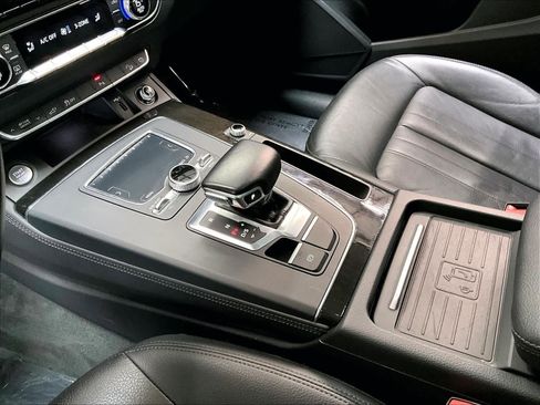 Used 2020 Audi Q5 e Premium Plus AWD/4WD image 20