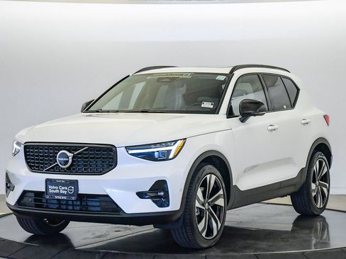 Certified 2026 Volvo XC40 B5 Ultra w/ Climate Package AWD/4WD image 2