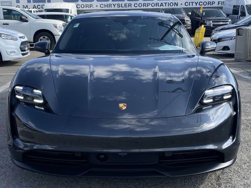 Used 2022 Porsche Taycan image 3
