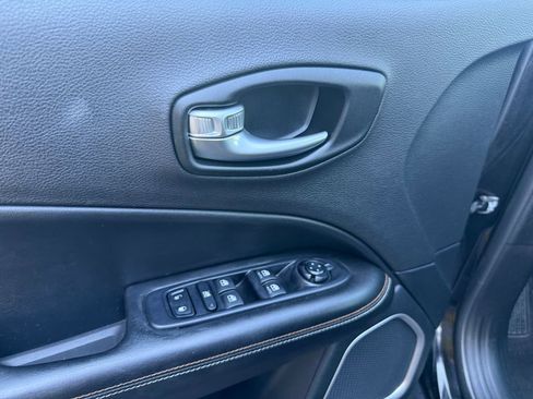 Used 2021 Jeep Compass Latitude FWD image 14