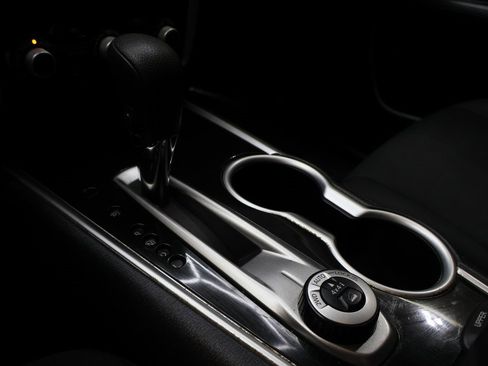 Used 2020 Nissan Pathfinder S image 24