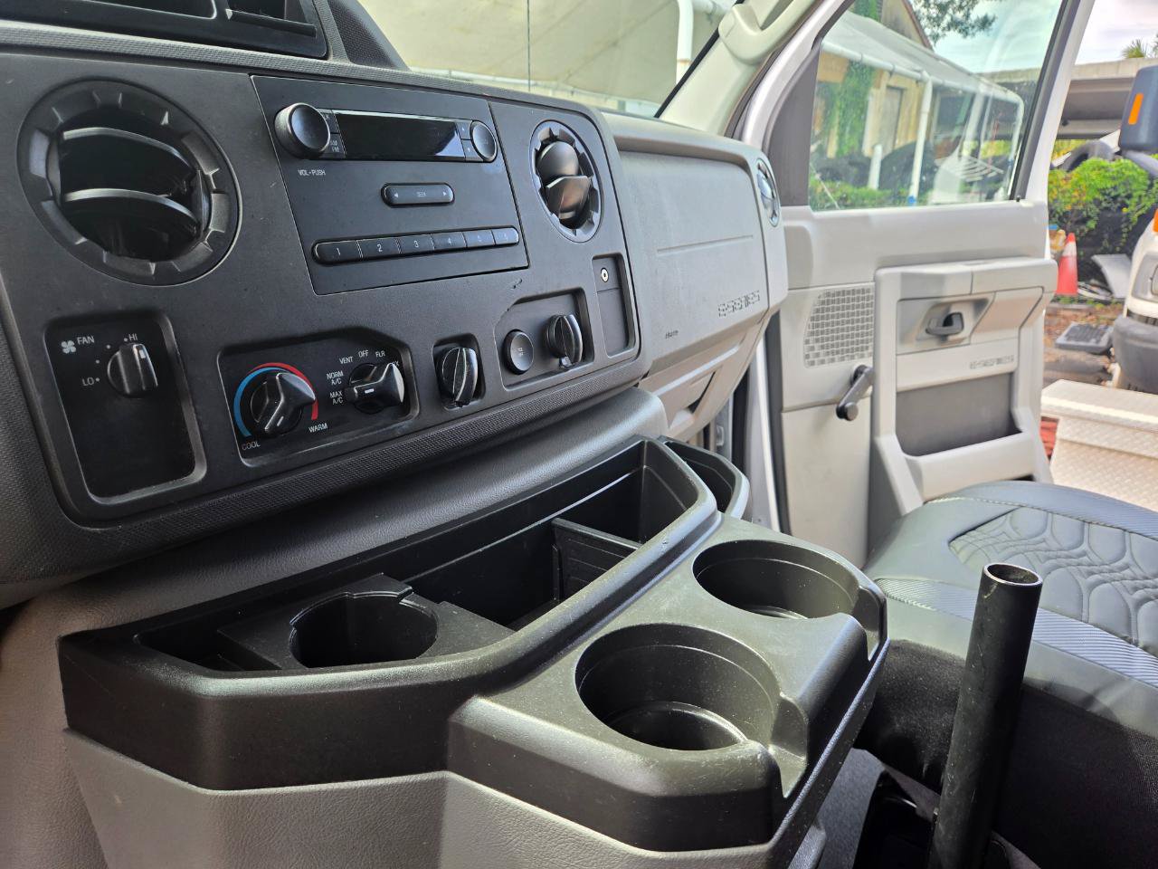 Used 2014 Ford E-150 and Econoline 150 RWD image 12