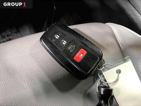 Used 2021 Toyota Highlander XLE AWD/4WD image 15