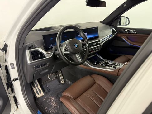 Certified 2024 BMW X7 xDrive40i w/ M Sport Package image 12