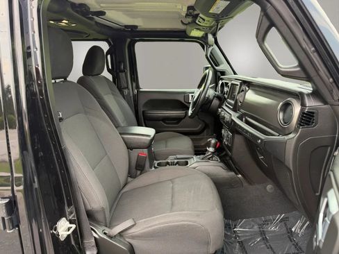 Used 2023 Jeep Wrangler Unlimited w/ Cold Weather Group AWD/4WD image 2