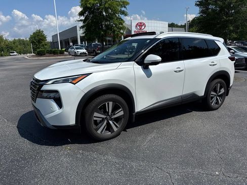 Used 2024 Nissan Rogue SL w/ SL Premium Package FWD image 1