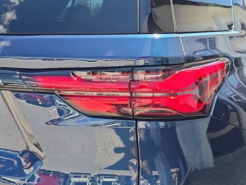 Certified 2023 Chevrolet Traverse LT FWD image 8