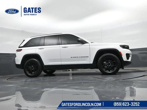 Used 2025 Jeep Grand Cherokee 4WD image 47