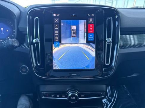 Certified 2025 Volvo XC40 B5 Plus AWD/4WD image 26