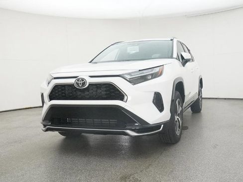 New 2025 Toyota RAV4 SE image 4