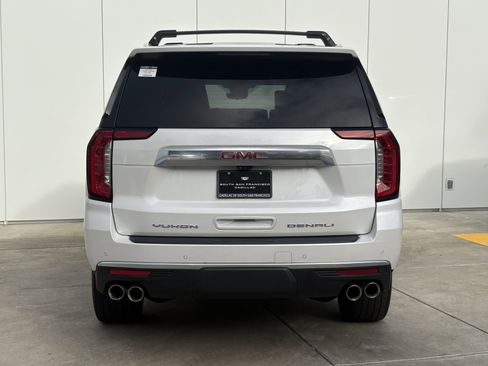 Used 2024 GMC Yukon Denali w/ Denali Reserve Package image 8