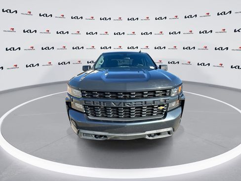 Used 2020 Chevrolet Silverado 1500 Custom w/ Custom Value Package image 3