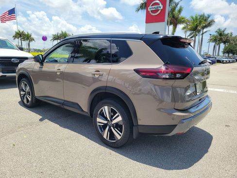 Certified 2024 Nissan Rogue SL w/ SL Premium Package FWD image 7