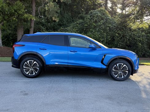 Used 2024 Chevrolet Blazer EV LT AWD/4WD image 2