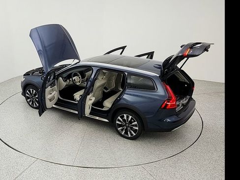 New 2026 Volvo V60 B5 Cross Country Ultra w/ Climate Package AWD/4WD image 41