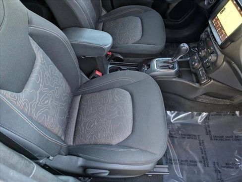 Used 2023 Jeep Renegade Latitude image 20