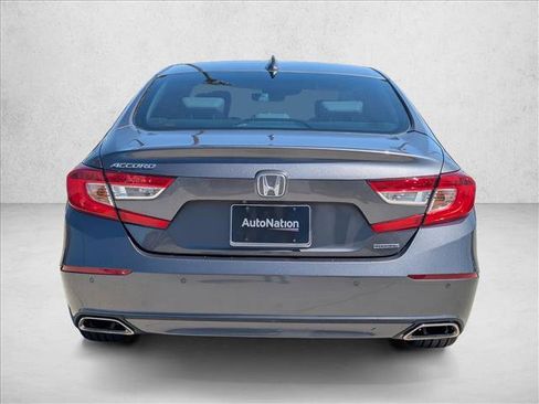 Used 2018 Honda Accord Touring image 7