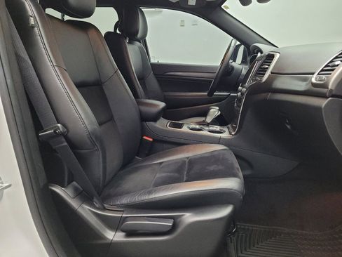 Used 2018 Jeep Grand Cherokee Altitude RWD image 21