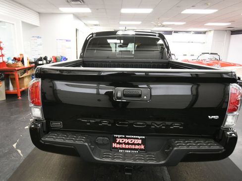 Certified 2023 Toyota Tacoma TRD Sport AWD/4WD image 7