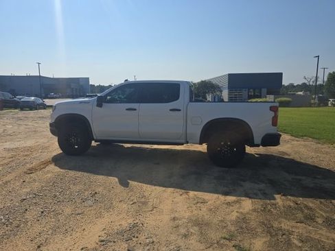 Used 2023 Chevrolet Silverado 1500 ZR2 w/ Technology Package AWD/4WD image 5
