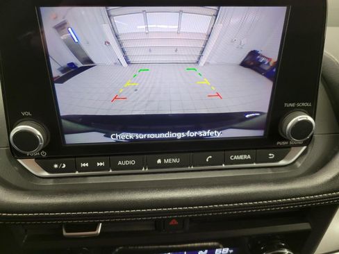 Used 2025 Nissan Rogue SV image 15