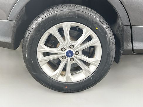 Used 2018 Ford Escape SE FWD image 11