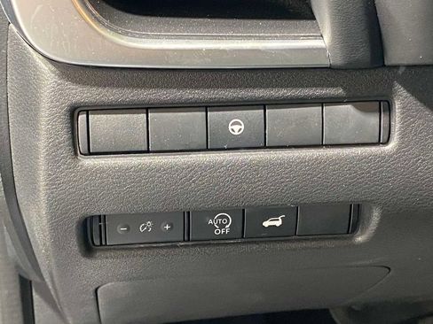 Used 2024 Nissan Rogue SV AWD/4WD image 19