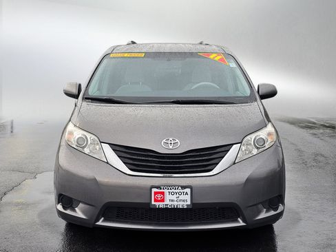 Used 2011 Toyota Sienna LE w/ Towing Pkg image 8