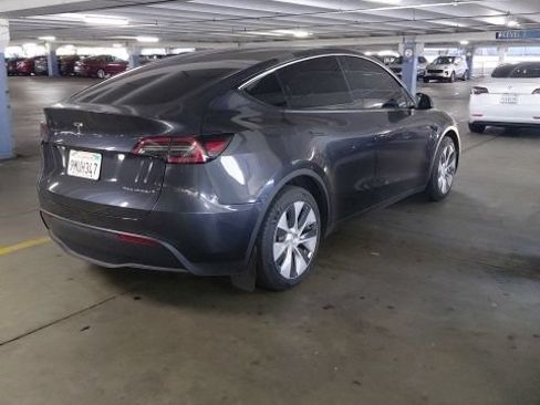 Used 2024 Tesla Model Y Long Range AWD/4WD image 4