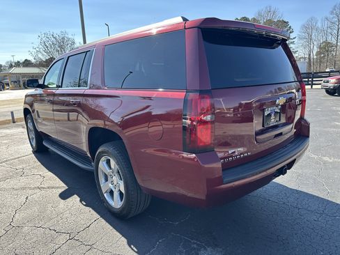 Used 2018 Chevrolet Suburban LT image 6