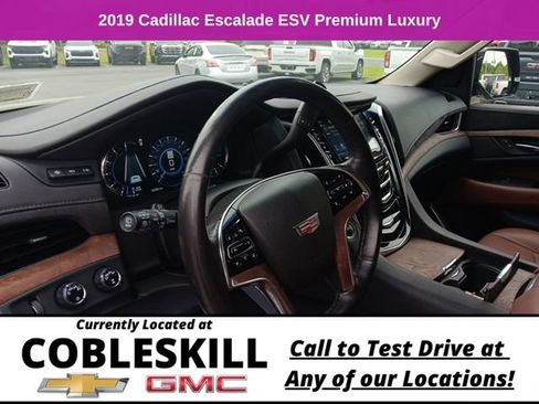 Used 2019 Cadillac Escalade ESV Premium Luxury AWD/4WD image 21