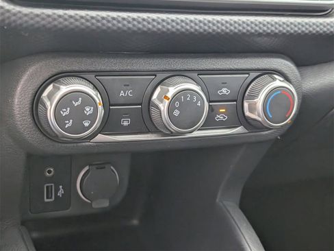 Certified 2025 Nissan Kicks Play S image 17