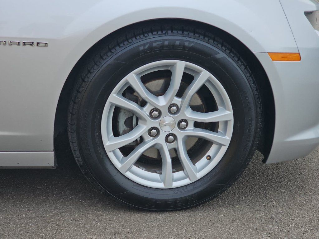 Used 2015 Chevrolet Camaro LT RWD image 38