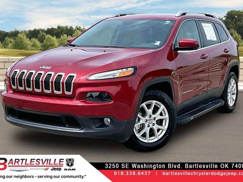 Used 2016 Jeep Cherokee Latitude w/ Comfort/Convenience Group AWD/4WD image 1