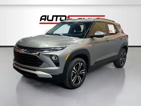 Used 2024 Chevrolet TrailBlazer LT w/ Driver Confidence Package AWD/4WD image 3